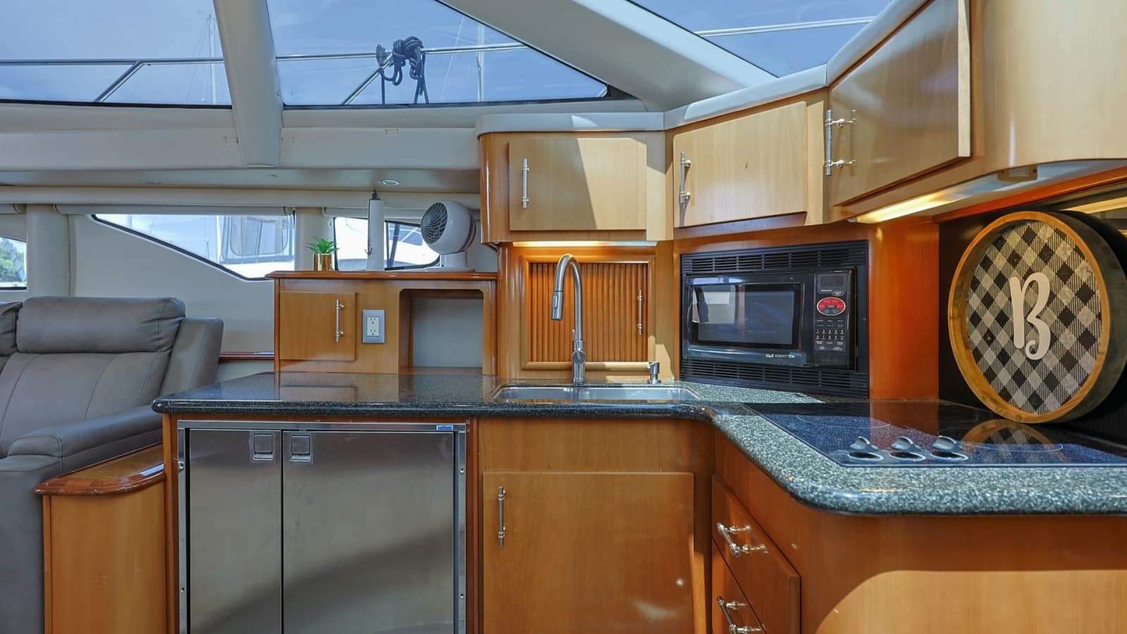 2006 Carver 396 Motor Yacht - Photo 17