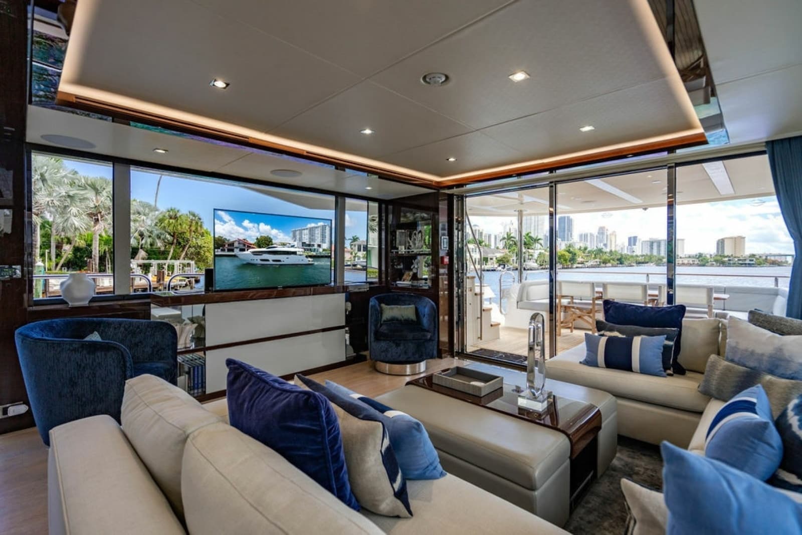 2019 Sunseeker 95 Motor Yacht - Photo 37