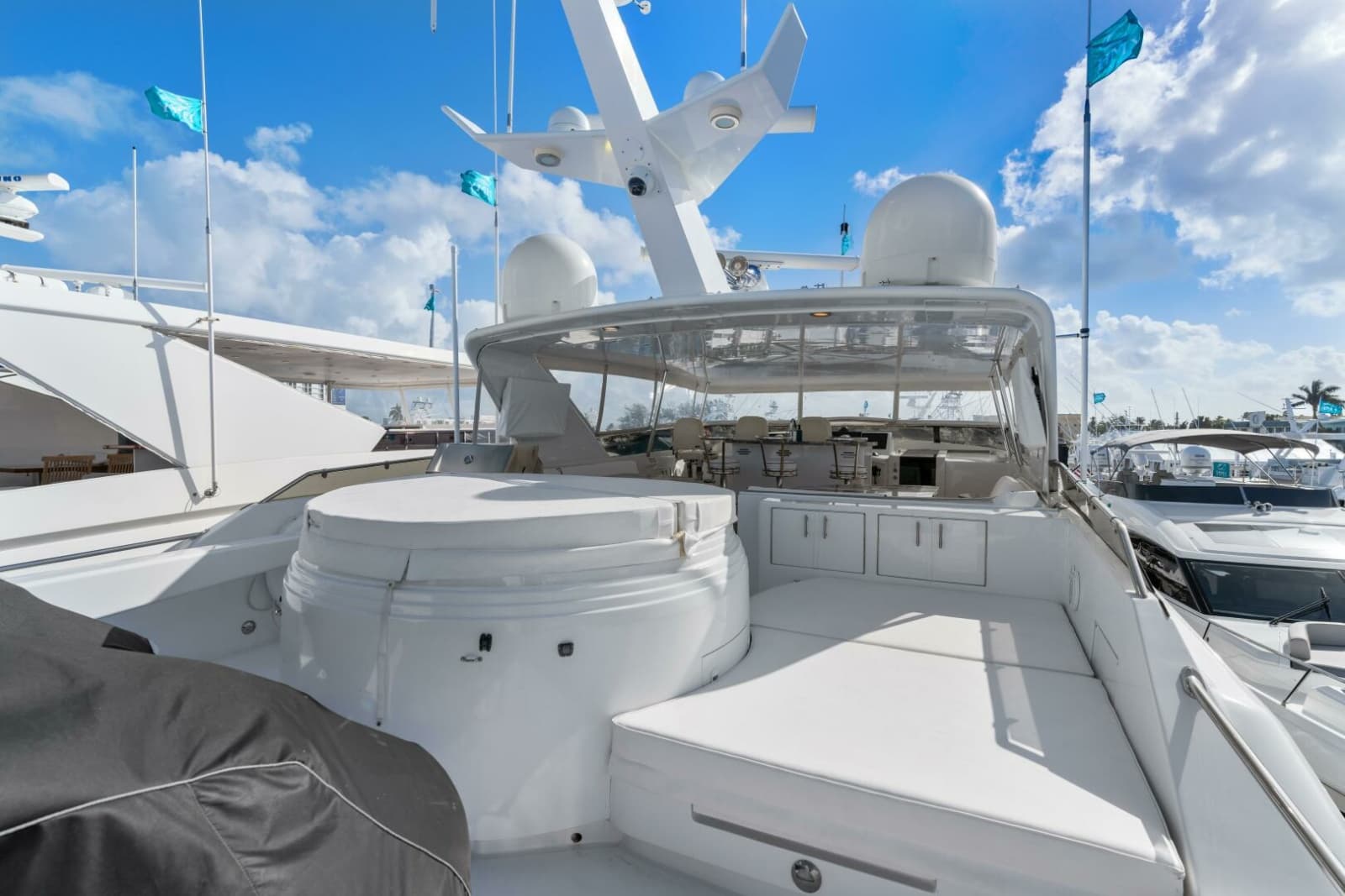 2005 Hatteras 100 Motor Yacht - Photo 35