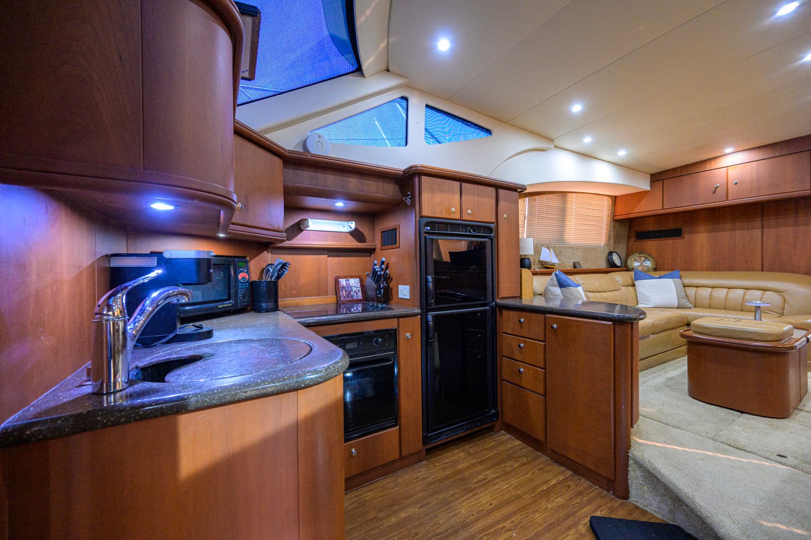 2005 Silverton 39 Motor Yacht - Photo 31