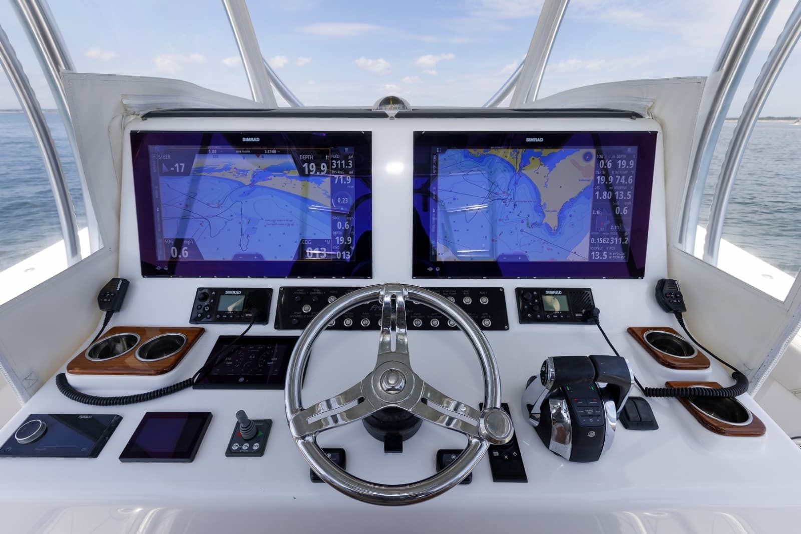 2021 Front Runner 39 Center Console - Photo 5