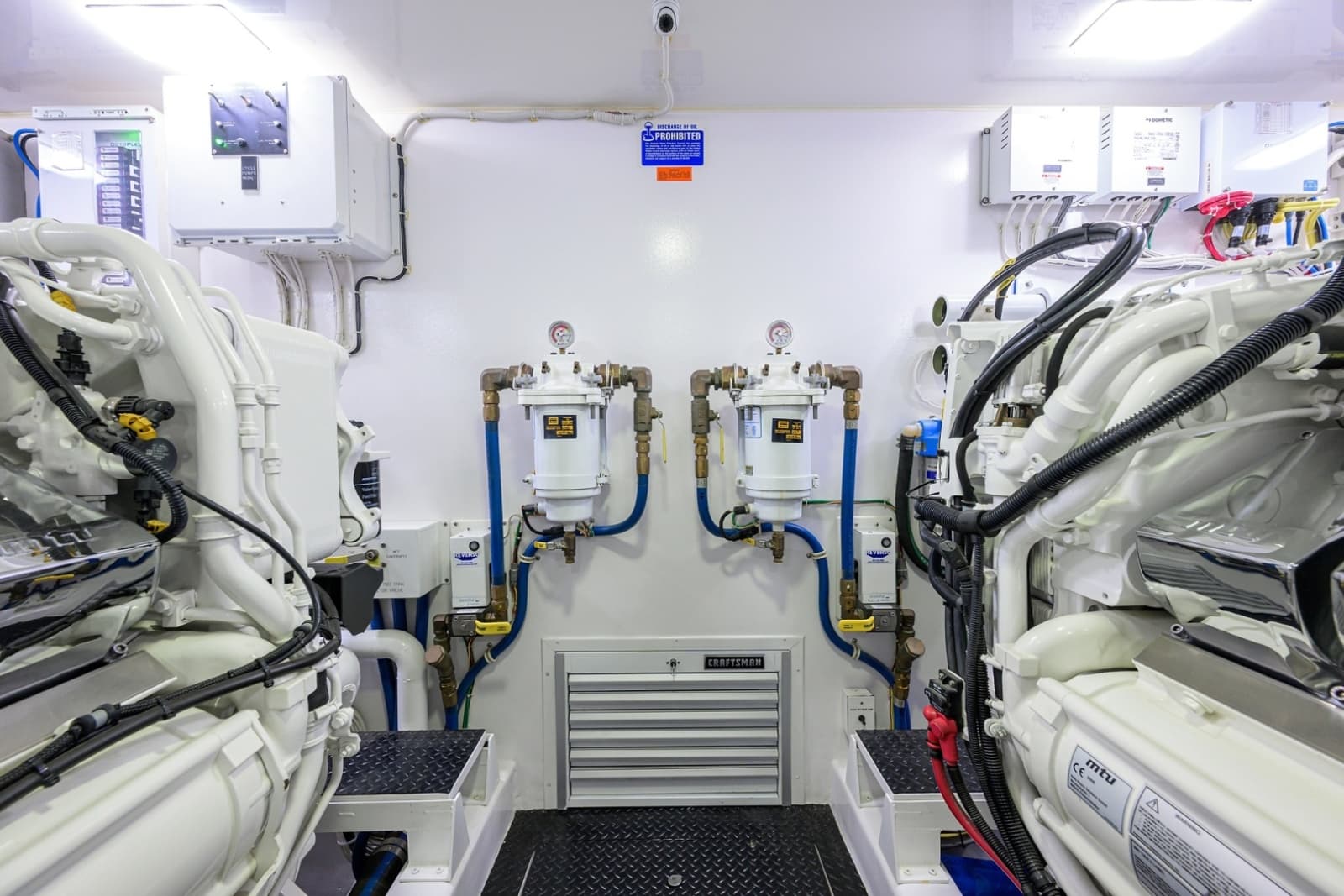 2023 Viking 80 Skybridge - Photo 47