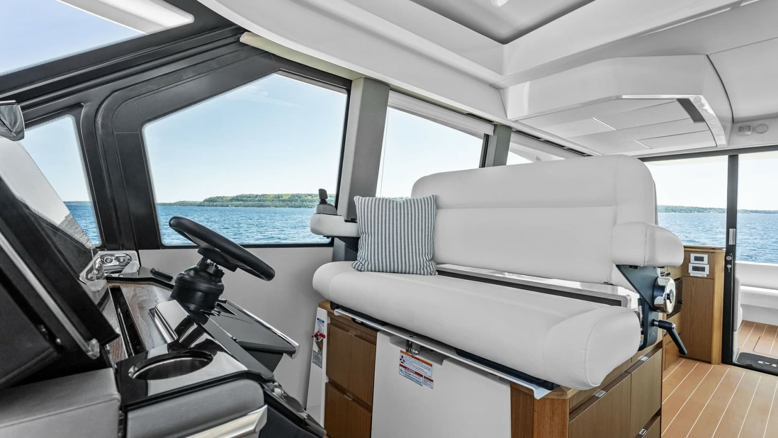 2025 Tiara Yachts EX 60 - Photo 25