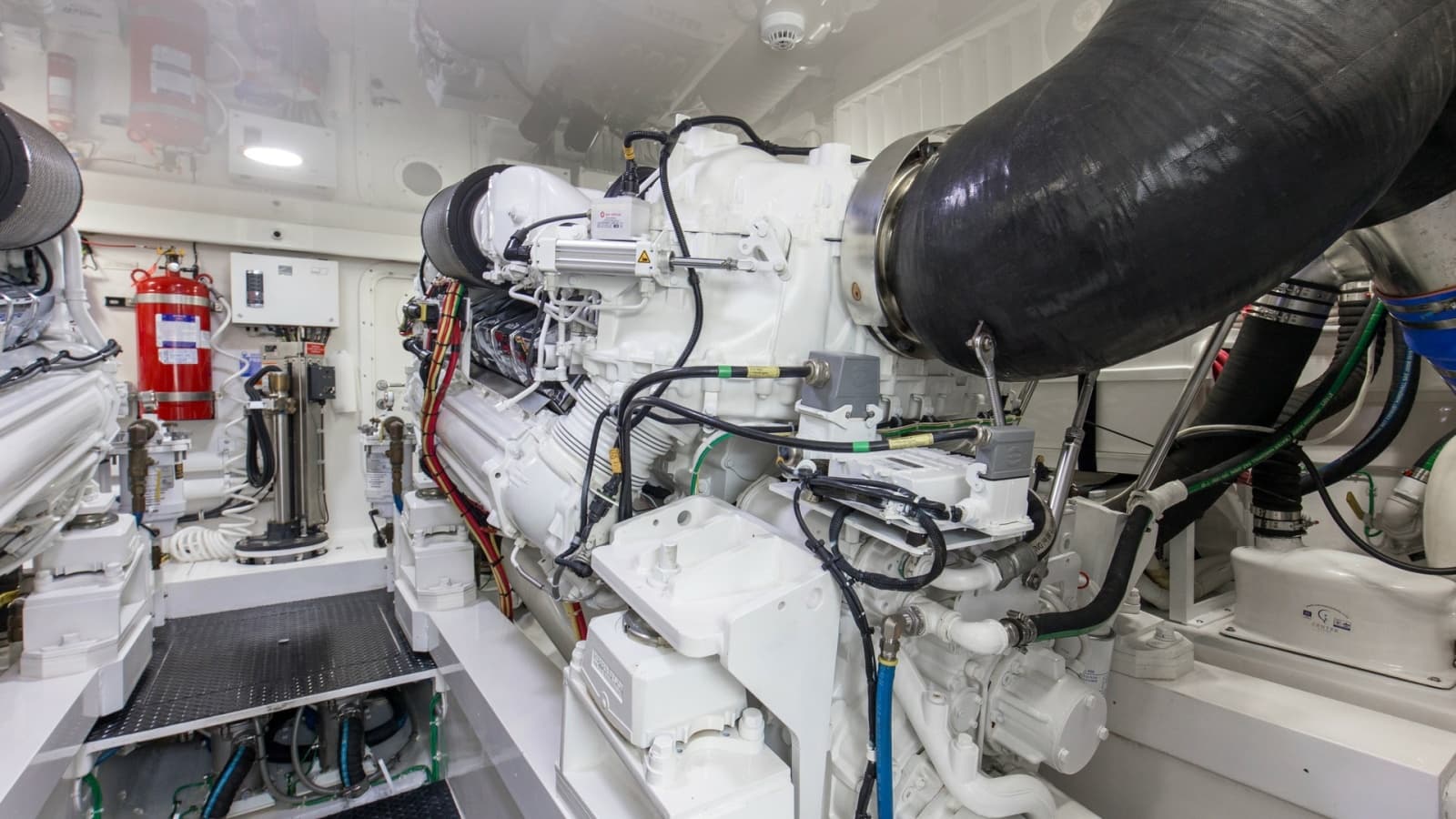 2020 Viking 68 Convertible - Photo 57