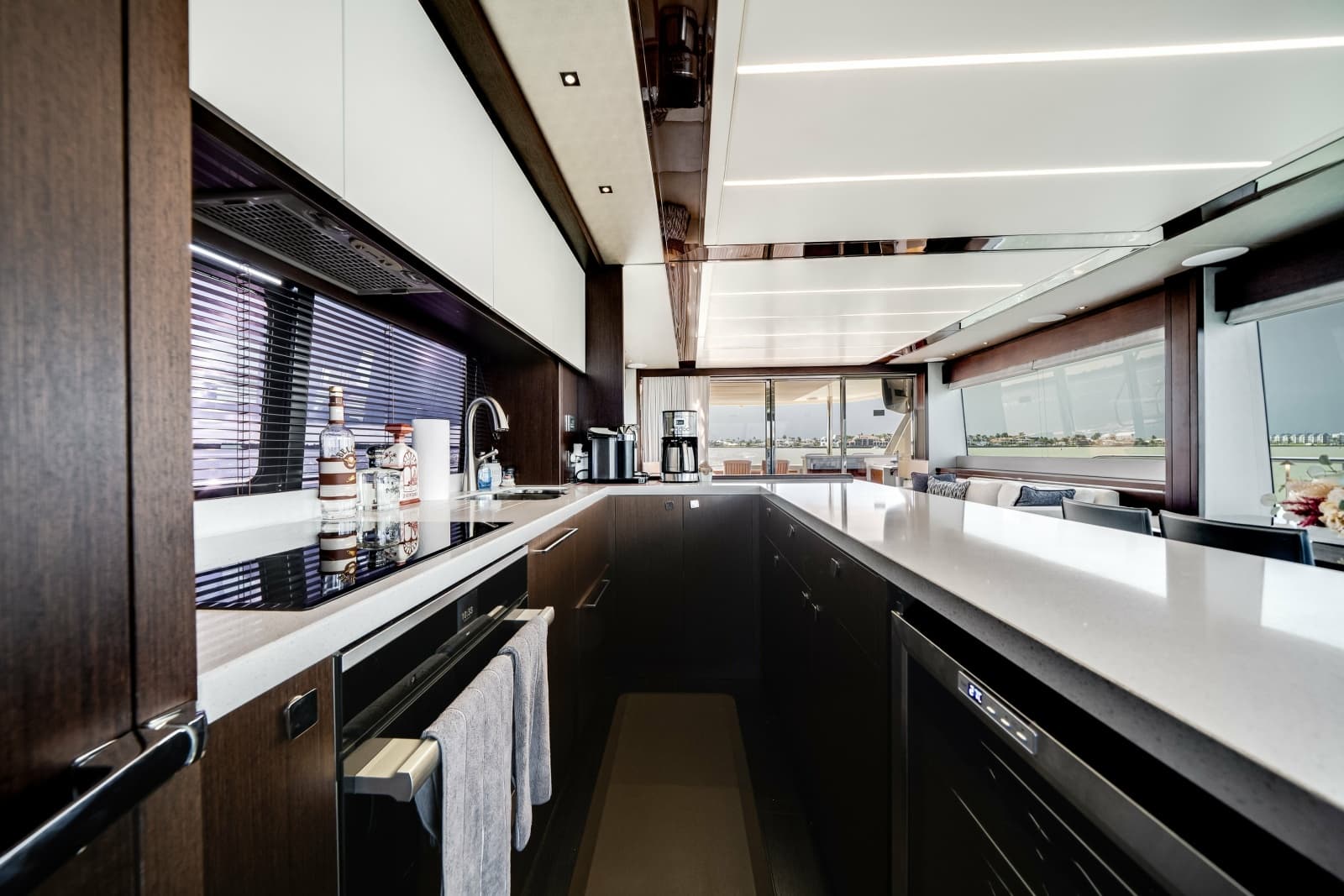 2019 Sunseeker 76 Flybridge - Photo 8