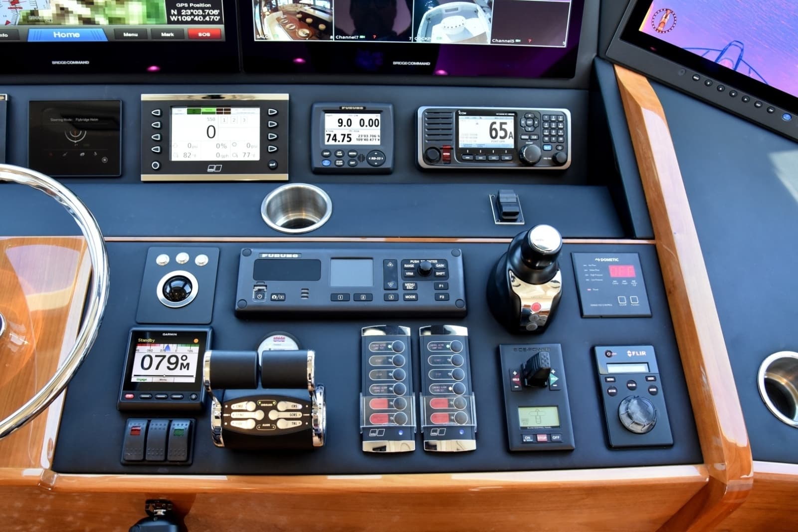 2019 Viking 80 Skybridge - Photo 131