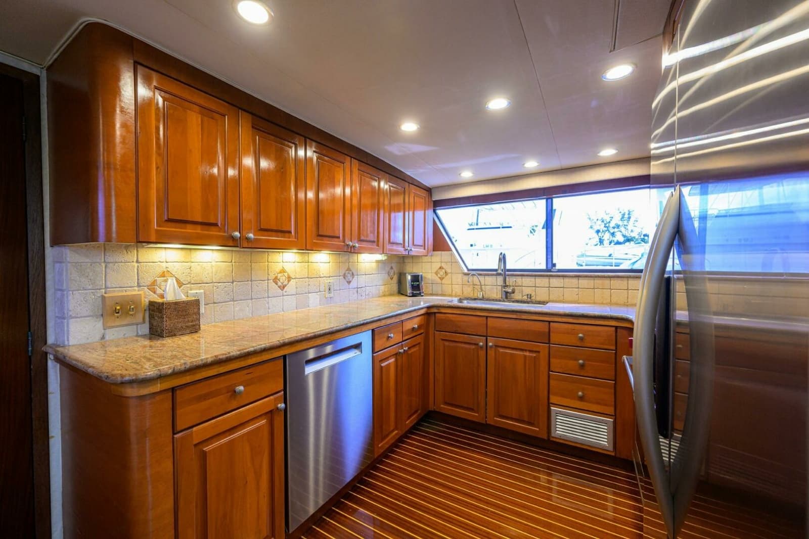 1991 Hatteras 78 Cockpit Motor Yacht - Photo 37