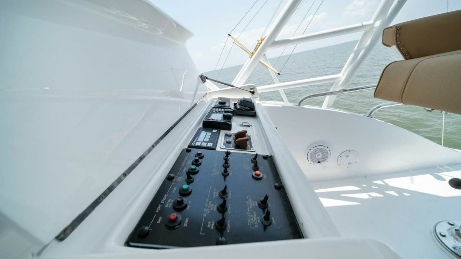 2003 Hatteras 54 Convertible - Photo 54