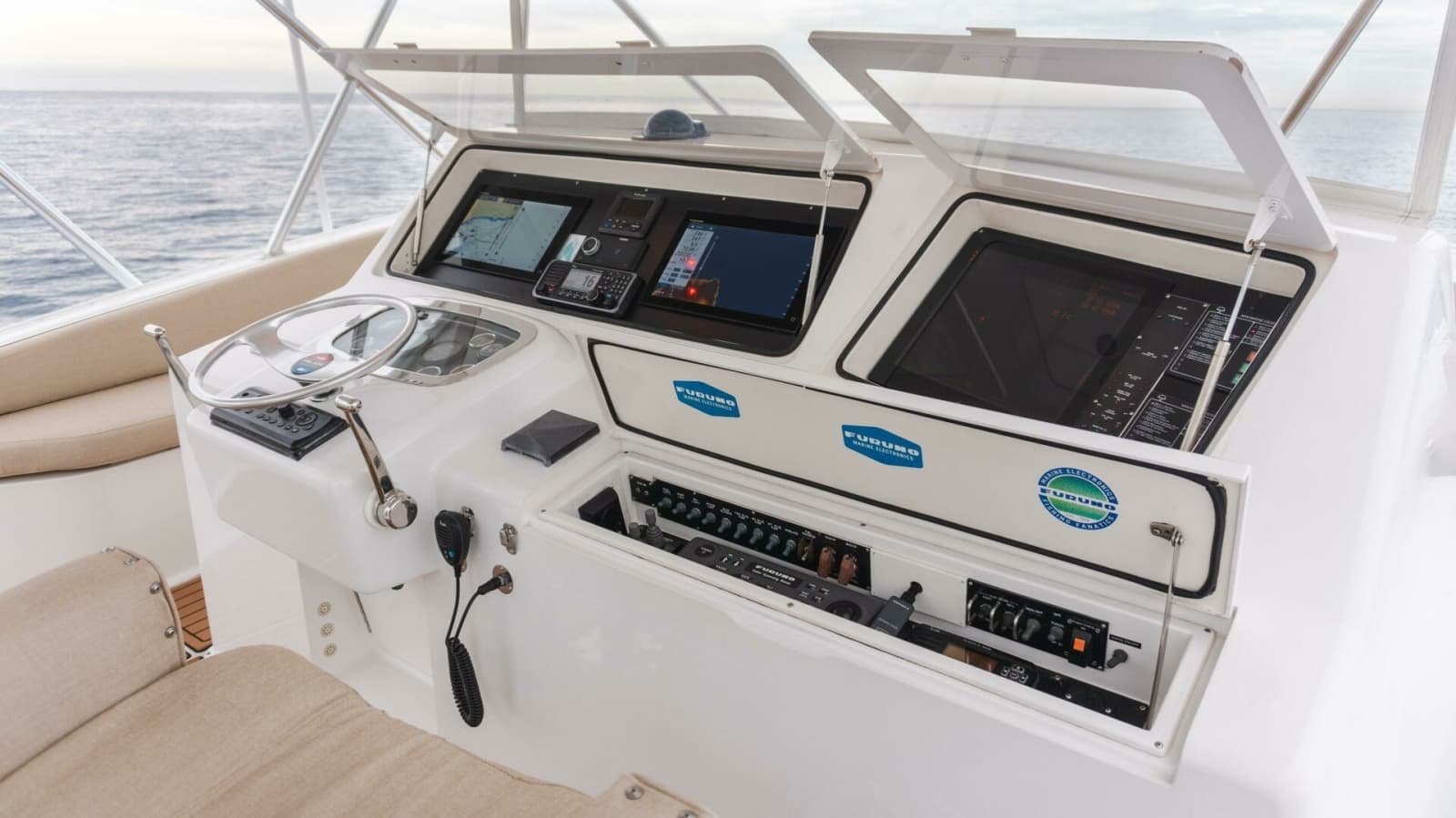 2000 Viking 55 Convertible - Photo 25
