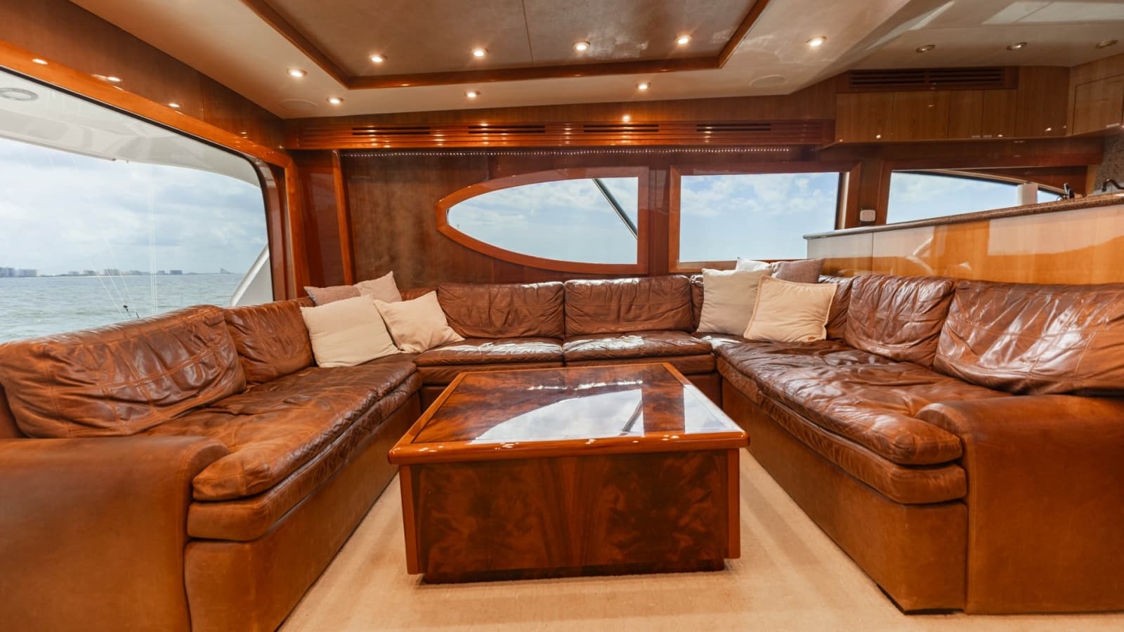 2007 Hatteras 68 Convertible - Photo 10