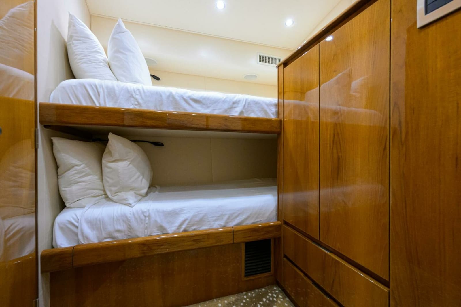 2014 Viking 76 Enclosed Bridge - Photo 34