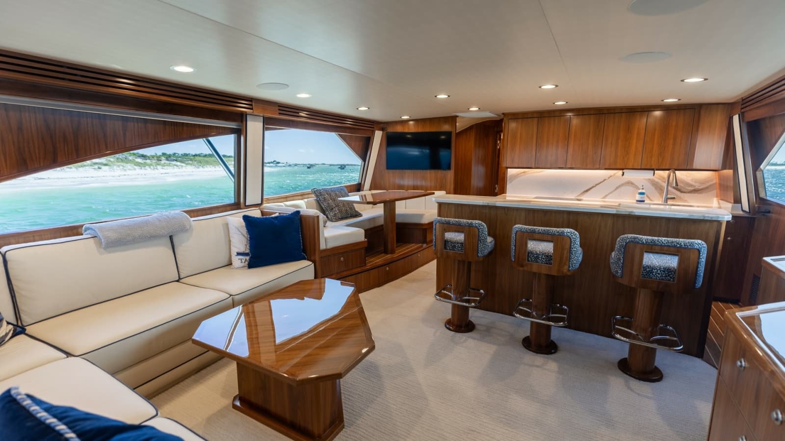 2022 Viking 68 Convertible - Photo 2