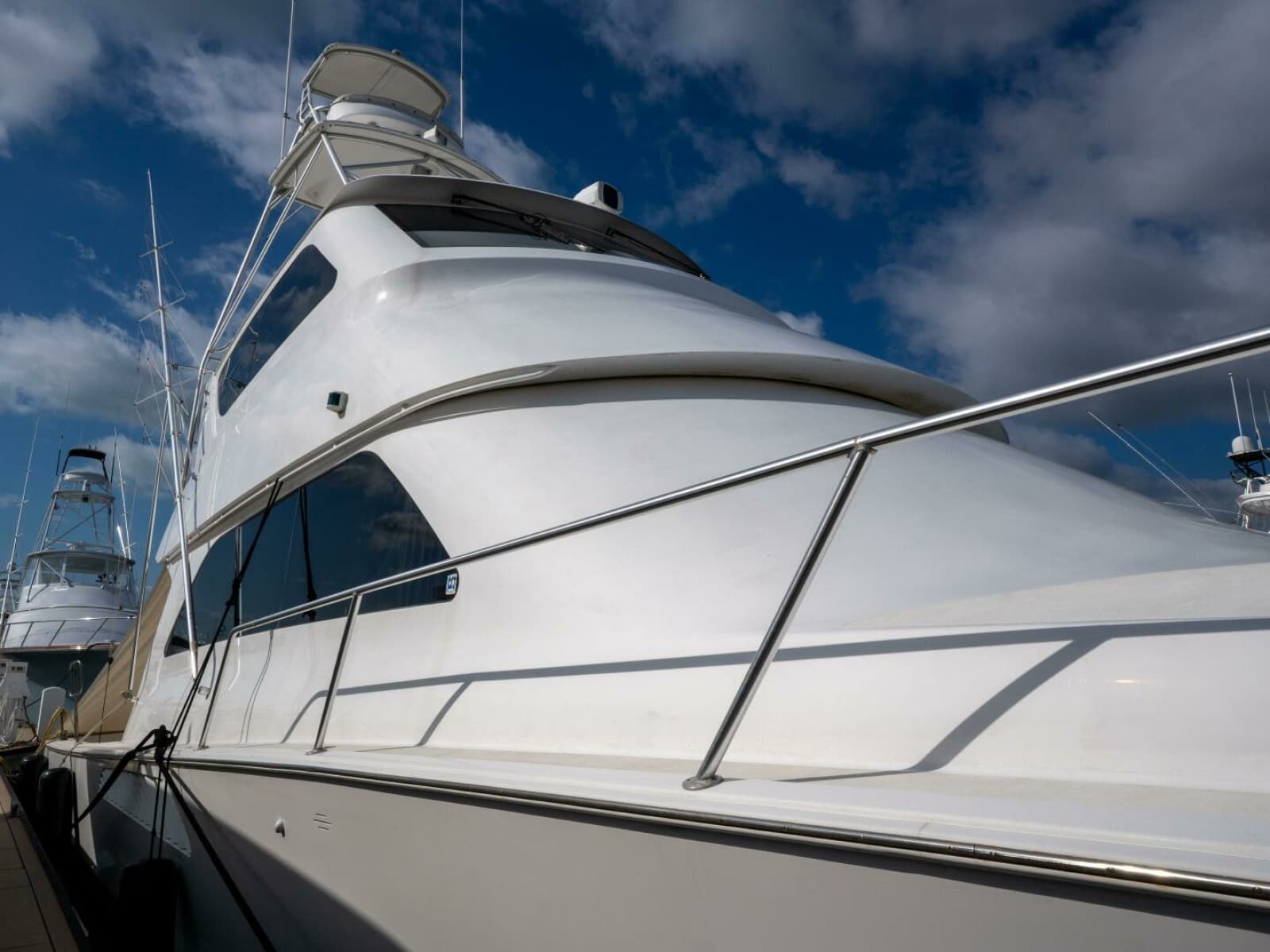 2005 Viking 74 Enclosed Bridge - Photo 26