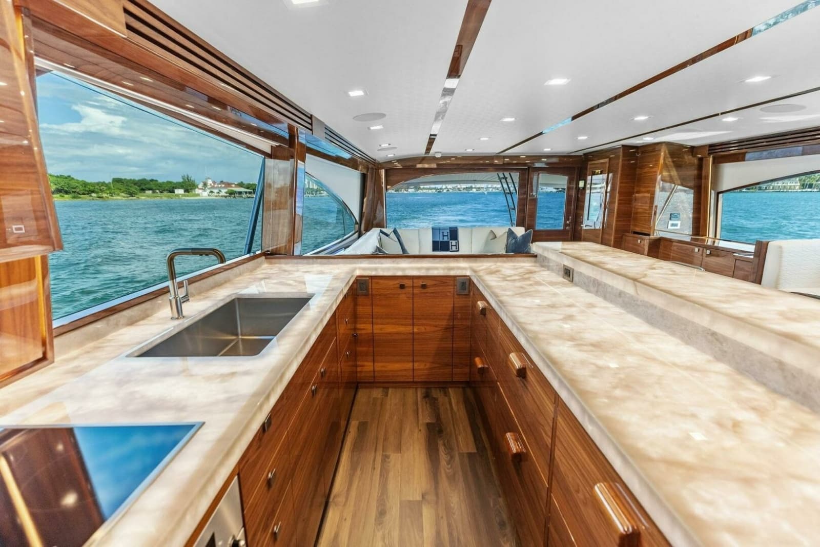 2026 Viking 82 Convertible - Photo 29