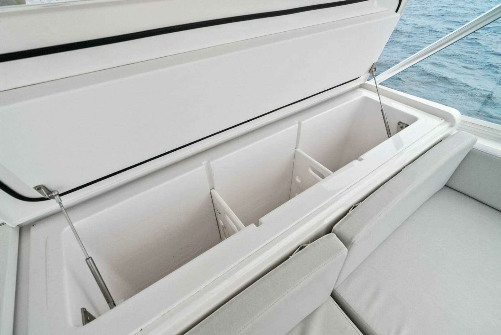 2006 Viking 61 Convertible - Photo 71