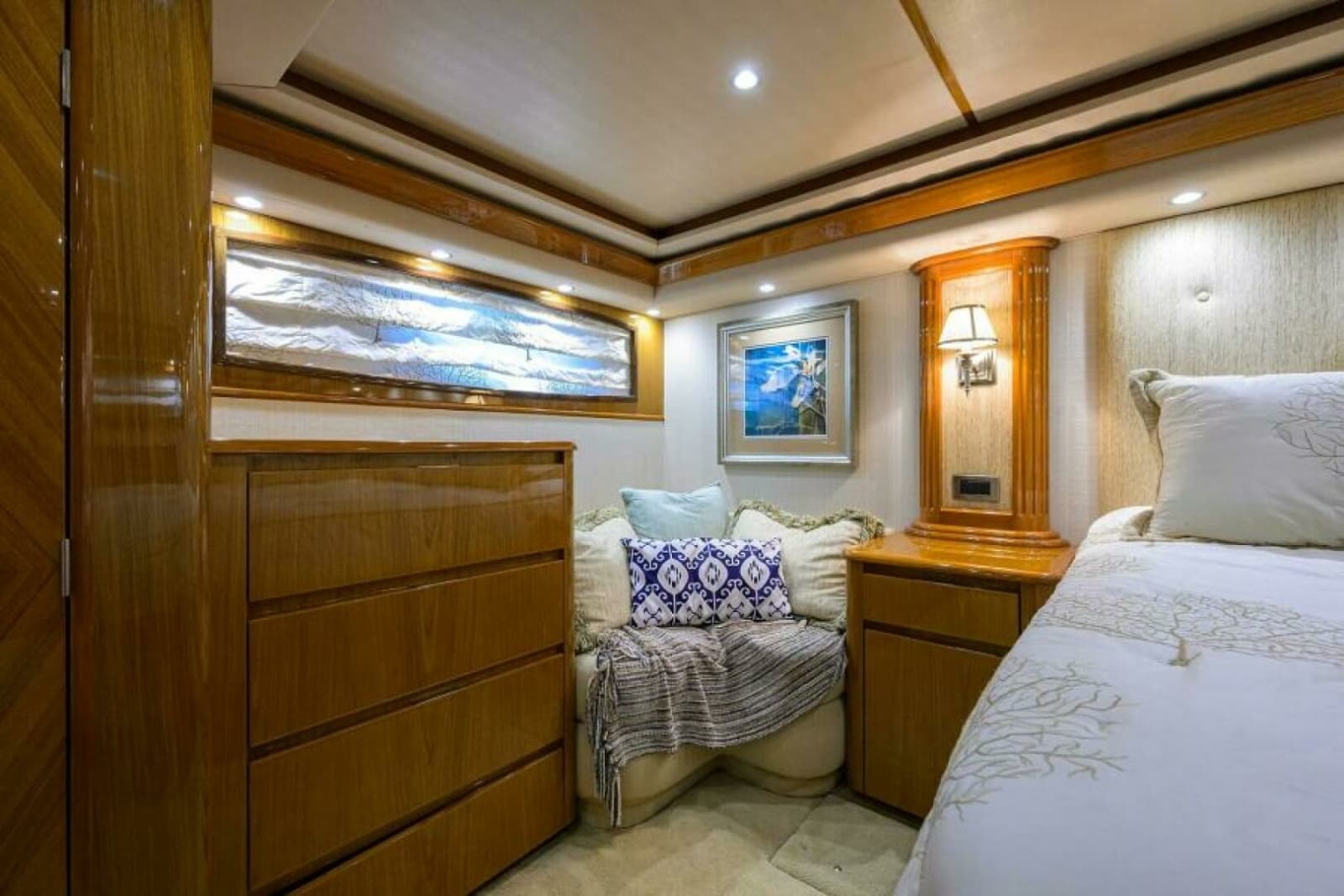 2013 Viking 82 Convertible - Photo 13
