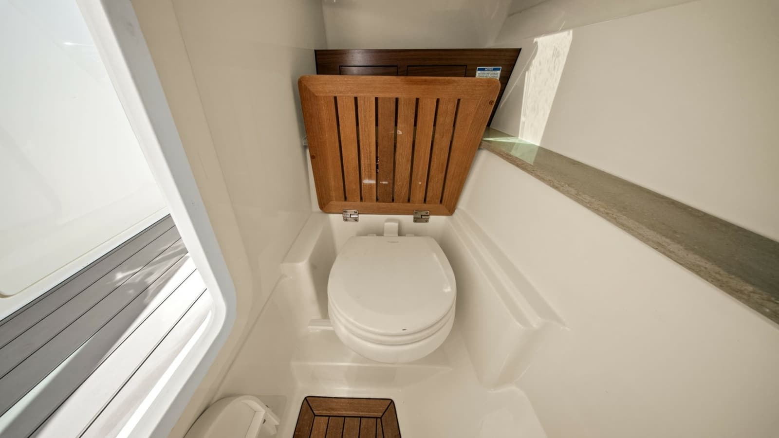 2019 Boston Whaler 320 Vantage - Photo 15