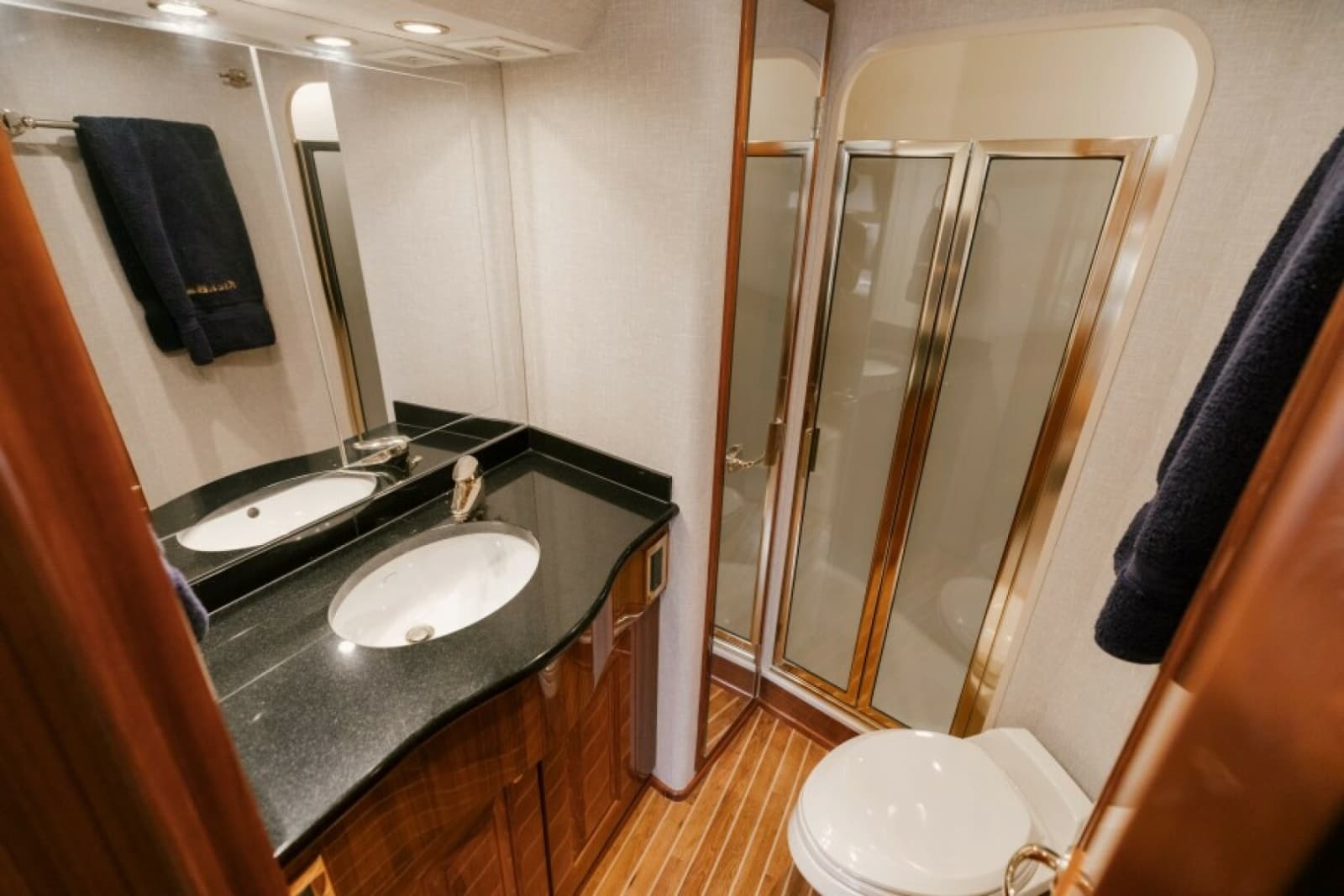 2006 Viking 74 Enclosed Bridge - Photo 14