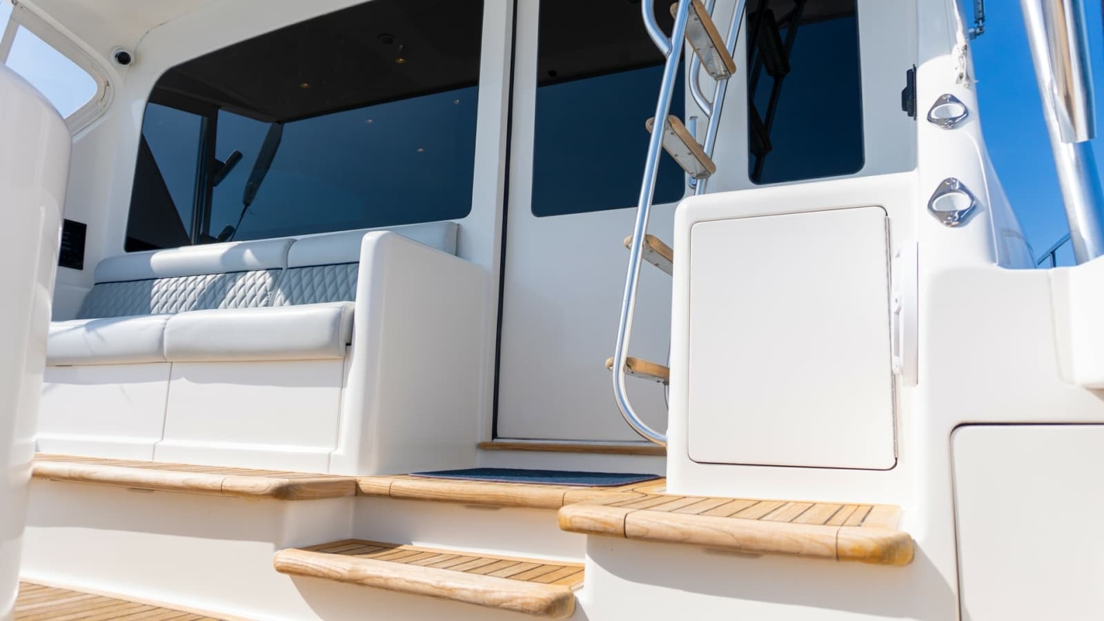 2009 Viking 50 Convertible - Photo 44