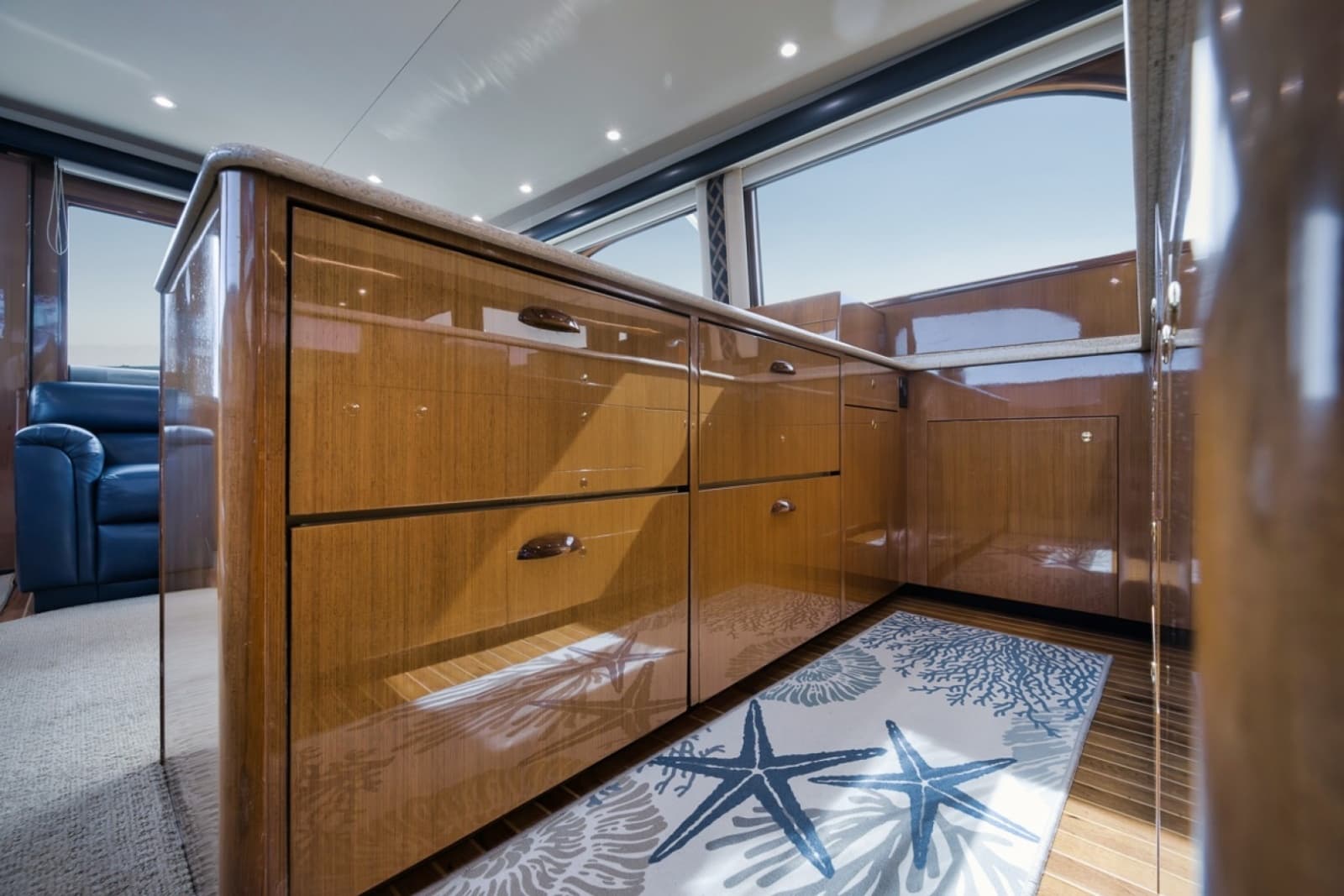 2003 Viking 52 Convertible - Photo 10