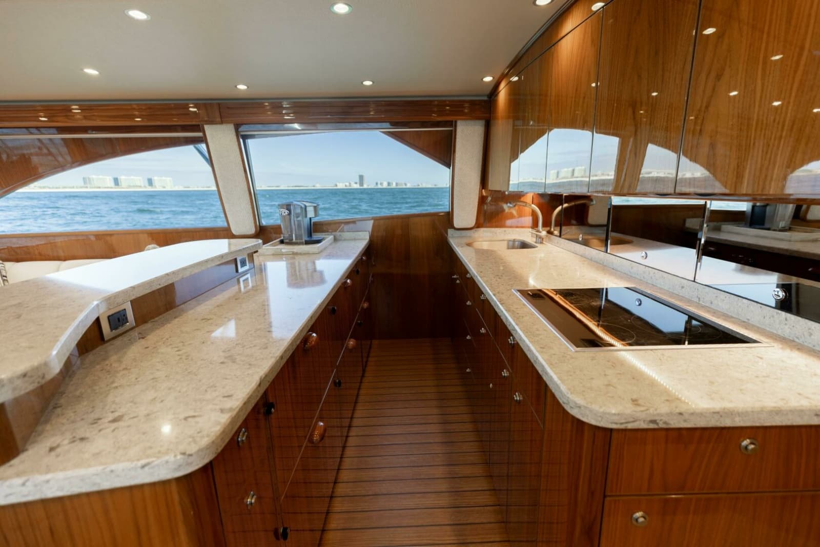 2020 Viking 62 Convertible - Photo 11