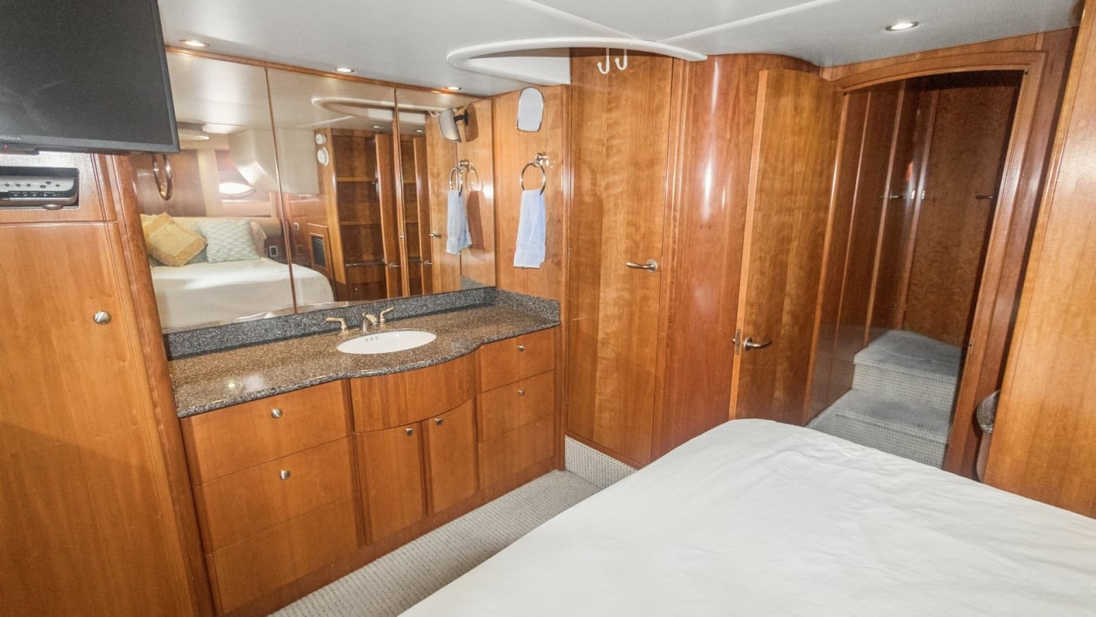 2005 Meridian 540 Pilothouse - Photo 18