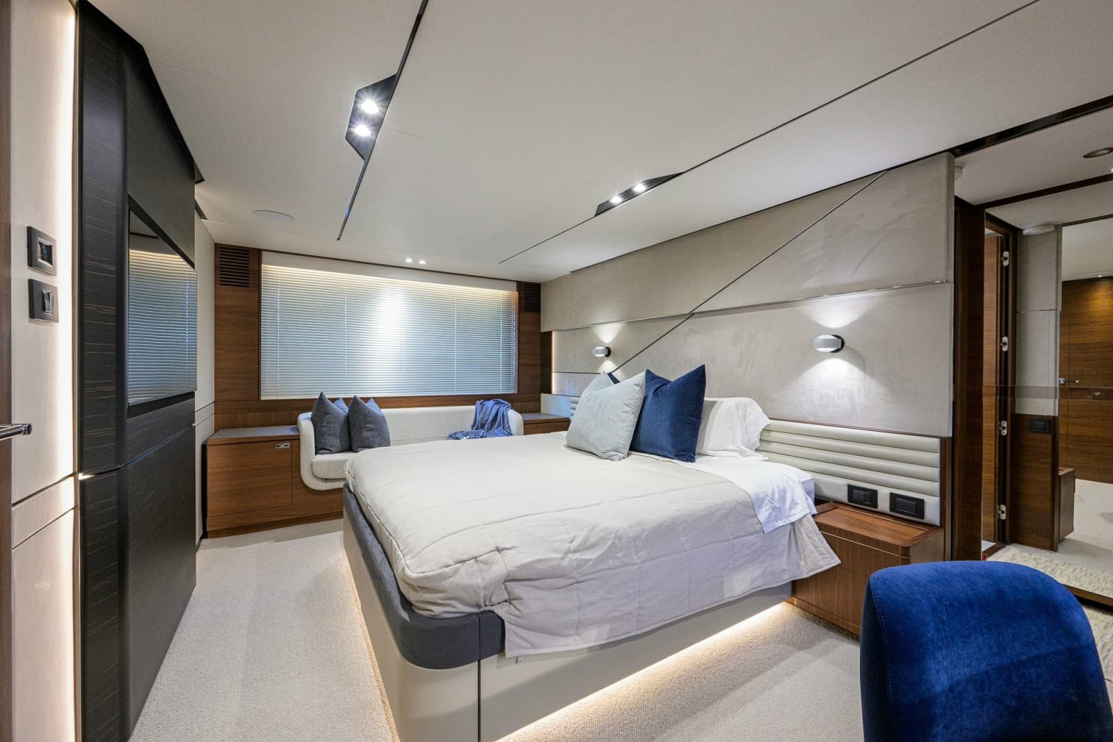2022 Princess Y78 - Photo 10