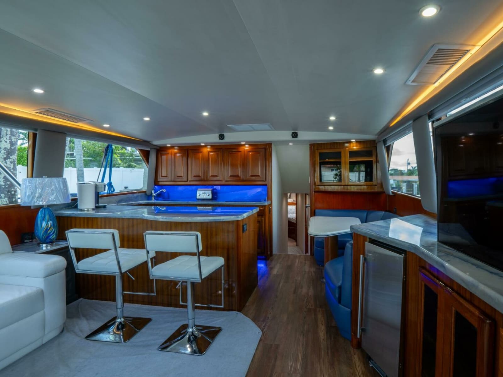 1998 Viking 58 Convertible - Photo 19