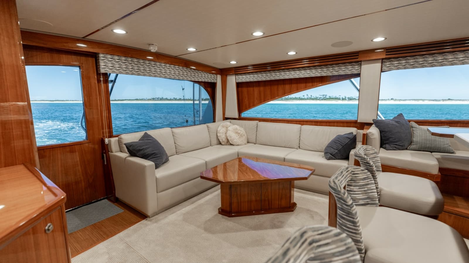 2019 Viking 68 Convertible - Photo 7