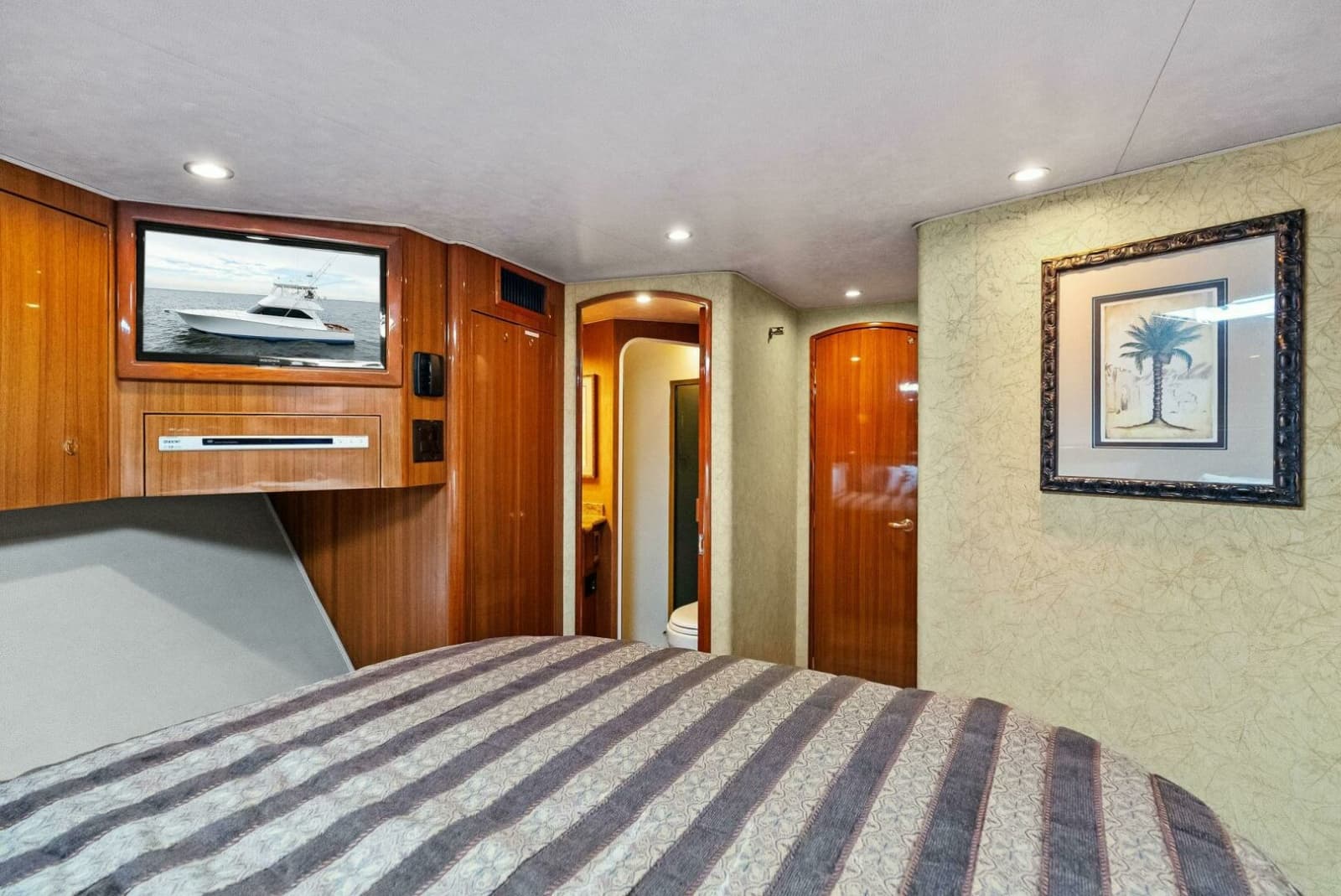 2006 Viking 61 Convertible - Photo 24