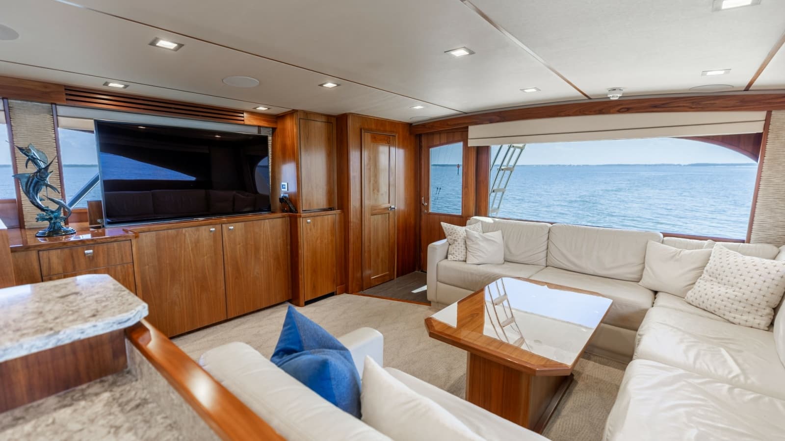 2016 Viking 80 Convertible - Photo 7