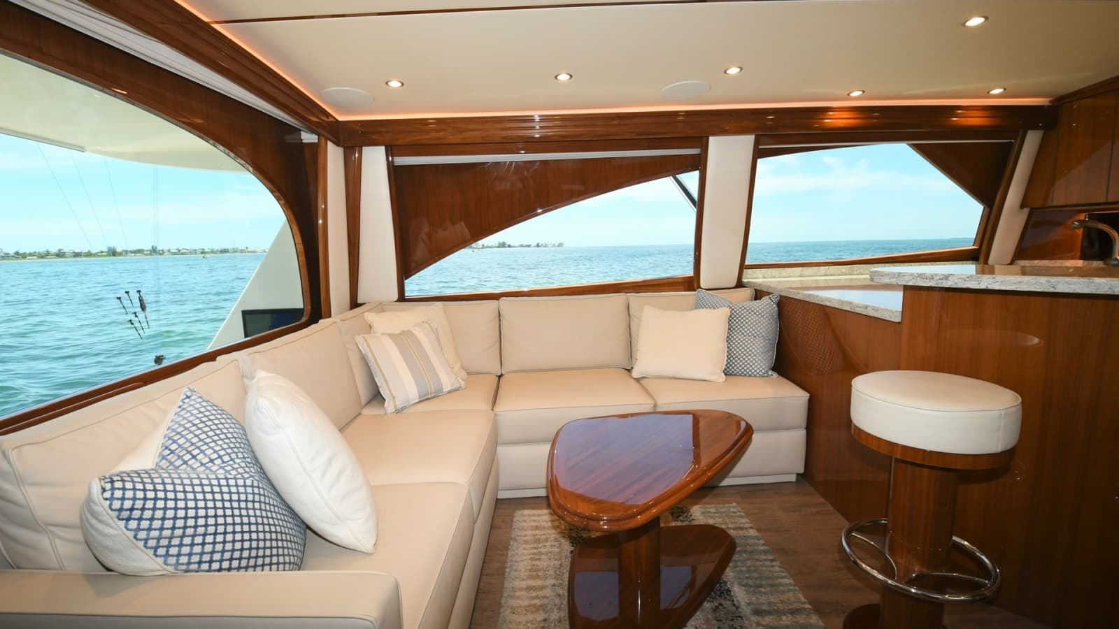 2019 Viking 58 Convertible - Photo 8