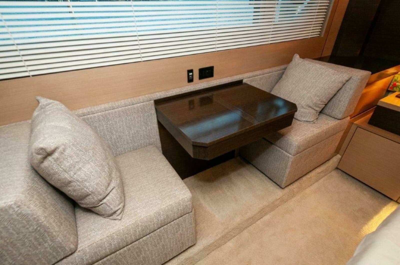 2019 Cruisers Yachts 60 Cantius - Photo 19