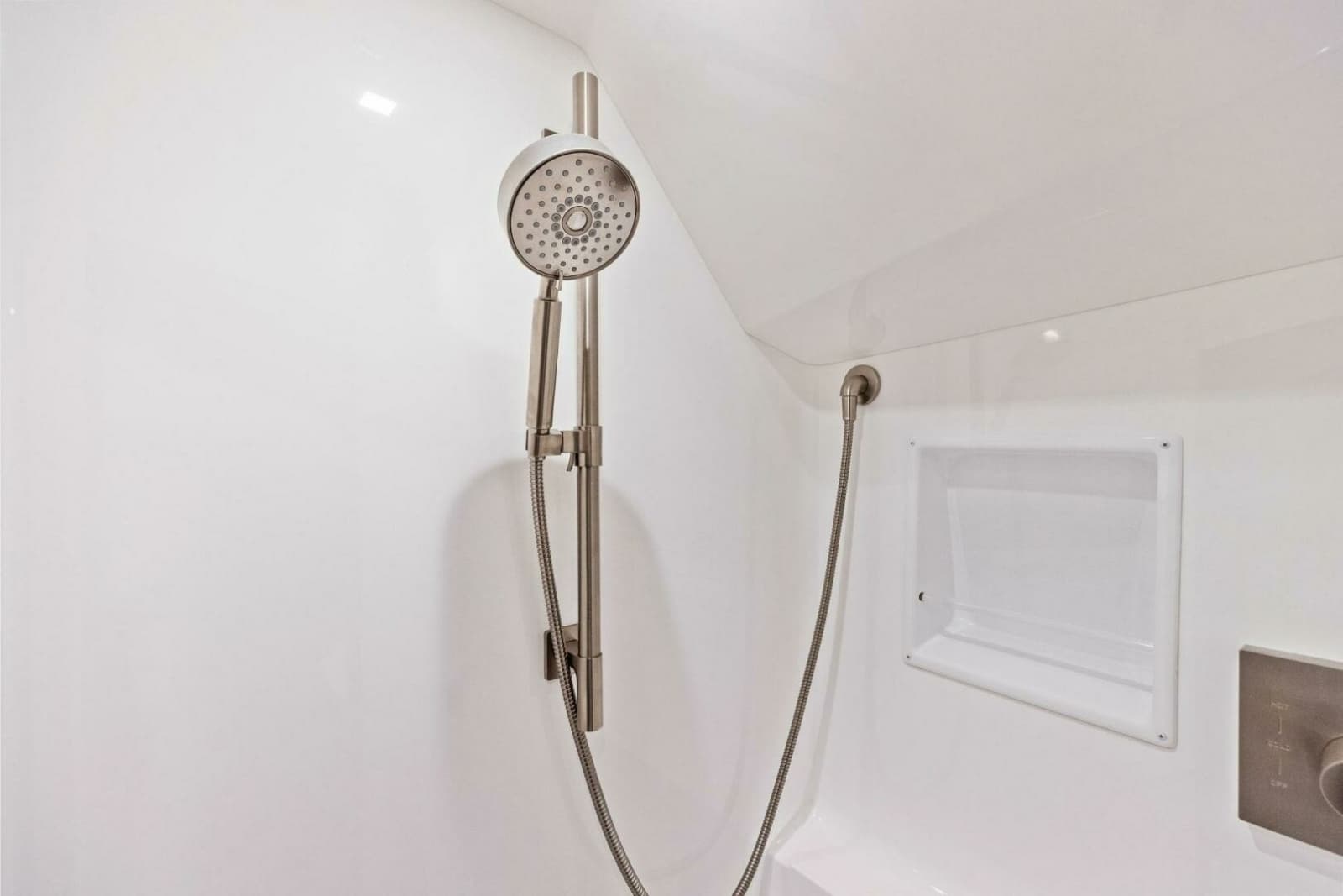 2026 Viking 82 Convertible - Photo 189