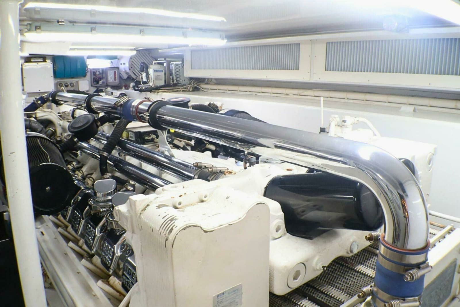 2001 Donzi 73 Sport Yacht - Photo 74