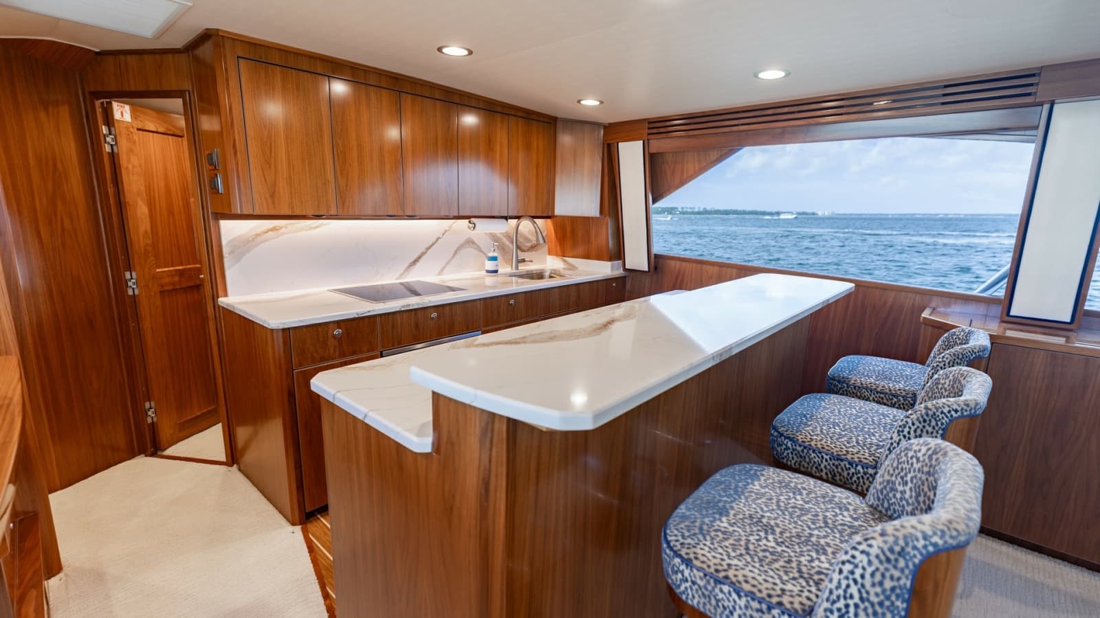 2022 Viking 68 Convertible - Photo 17