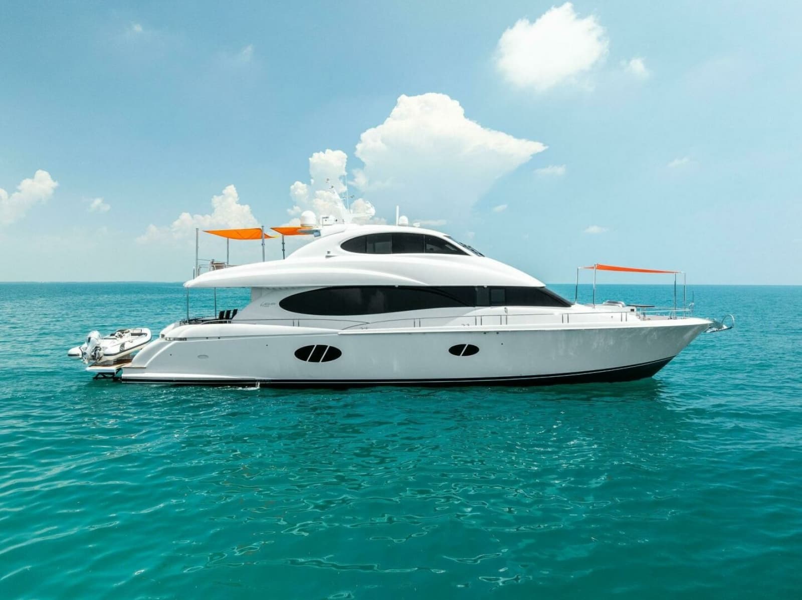 2006 Lazzara Yachts 84 Skylounge - Photo 1
