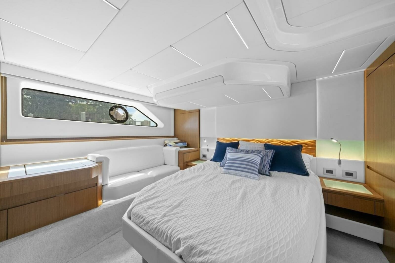 2023 Tiara Yachts EX 60 - Photo 63