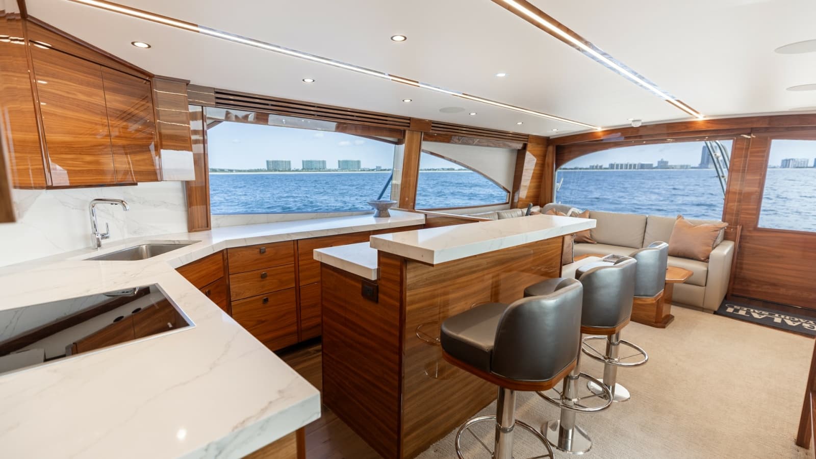 2025 Viking 74 Convertible - Photo 12