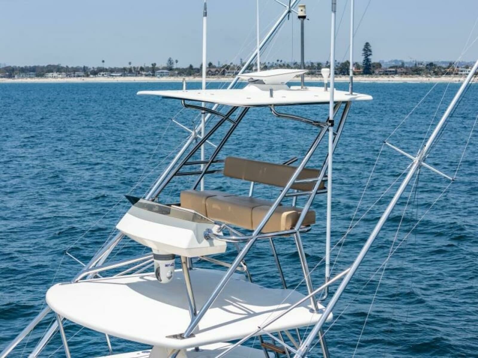 2004 Hatteras 54 Convertible - Photo 39