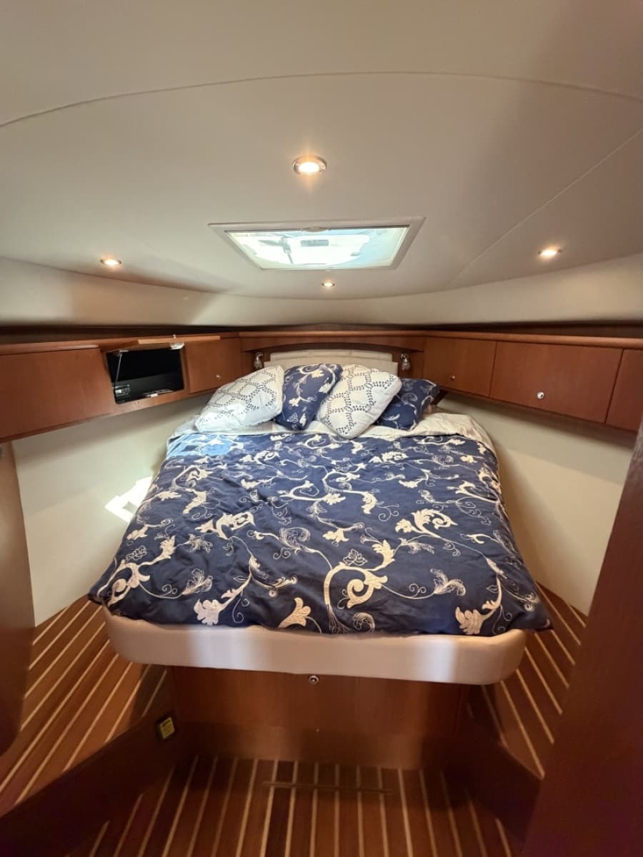 2013 Tiara Yachts 4500 Sovran - Photo 12