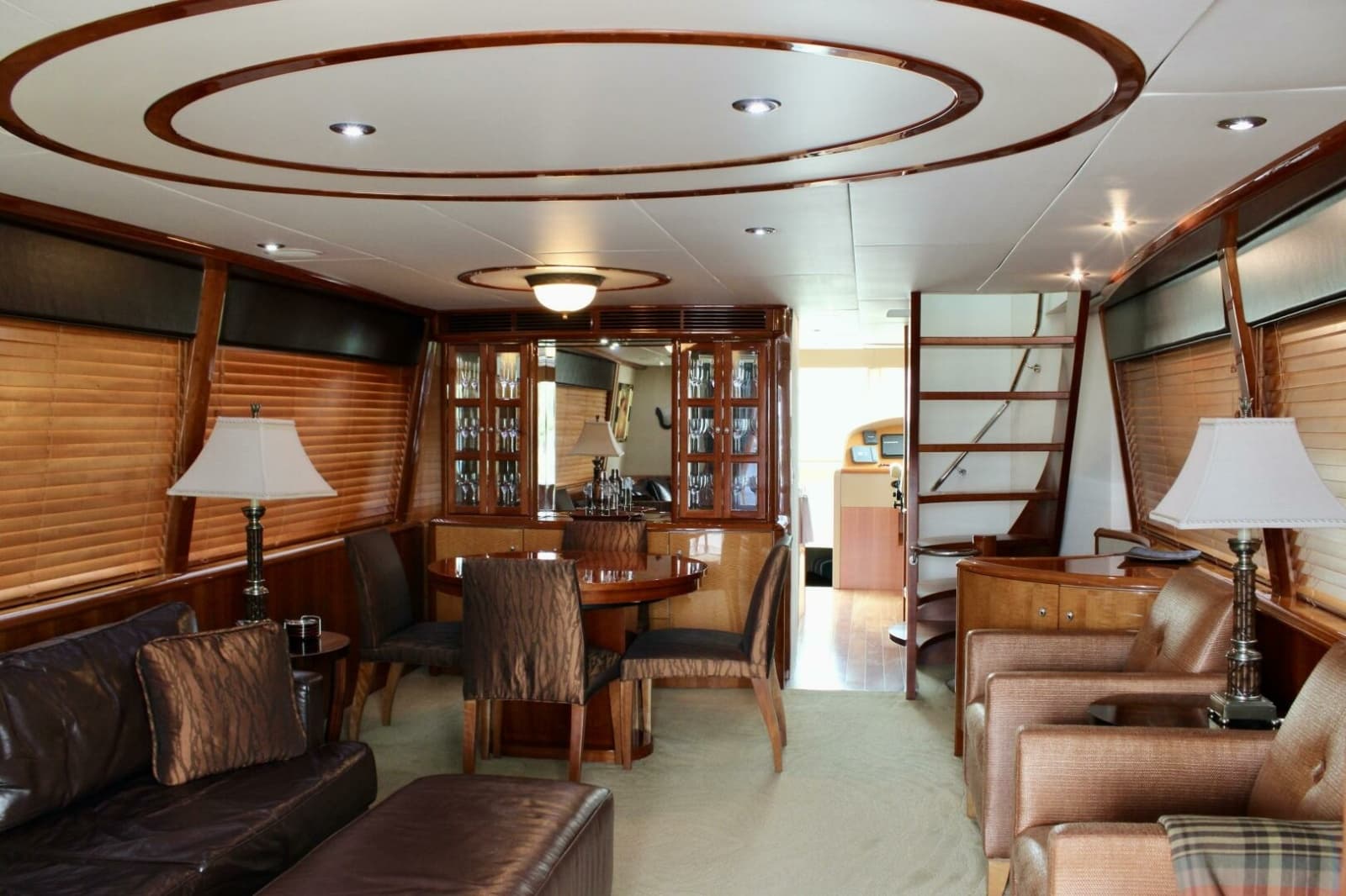 2007 Lazzara Yachts 74 Motor Yacht - Photo 9