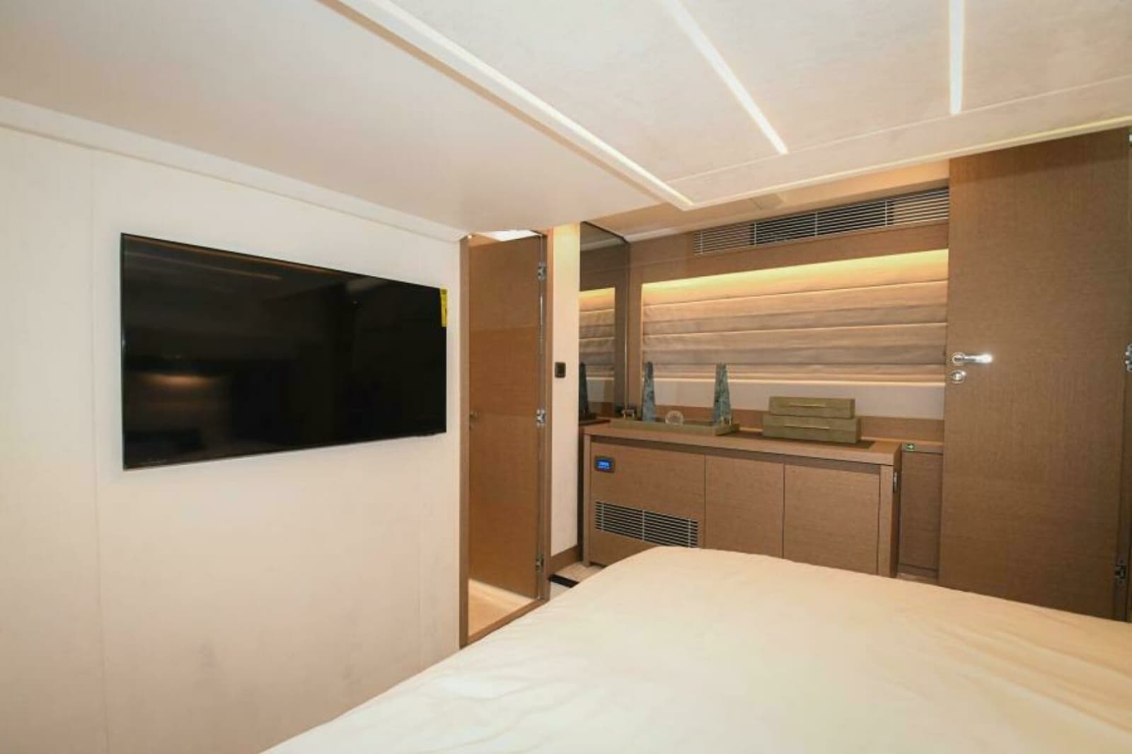 2023 Prestige 520 Flybridge - Photo 10
