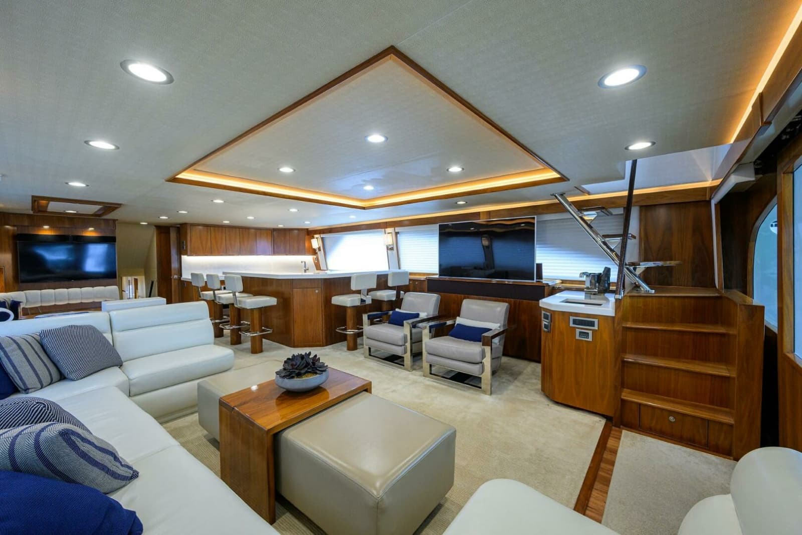 2017 Viking 92 Enclosed Bridge - Photo 35