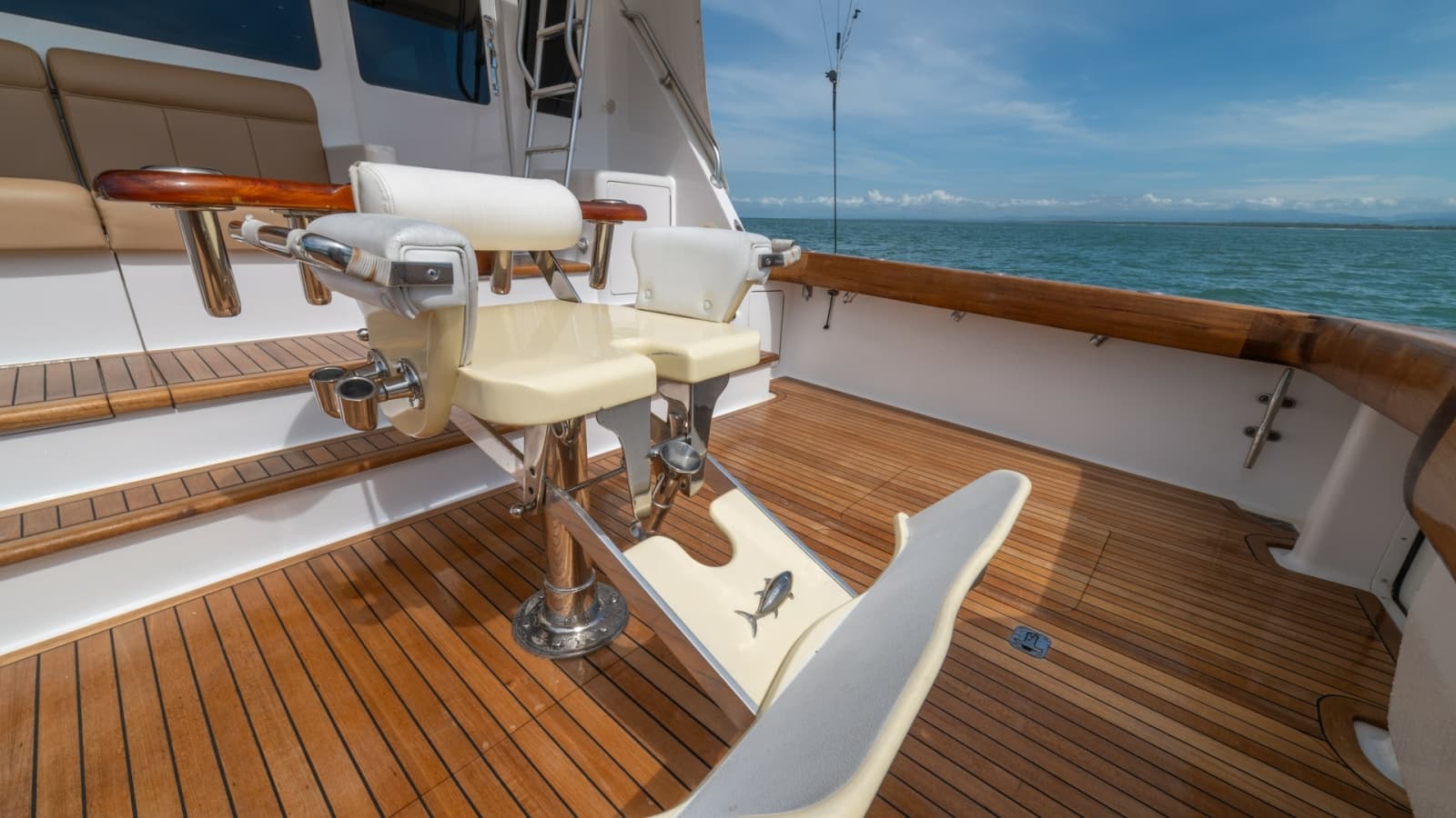 2002 Viking 61 Convertible - Photo 38