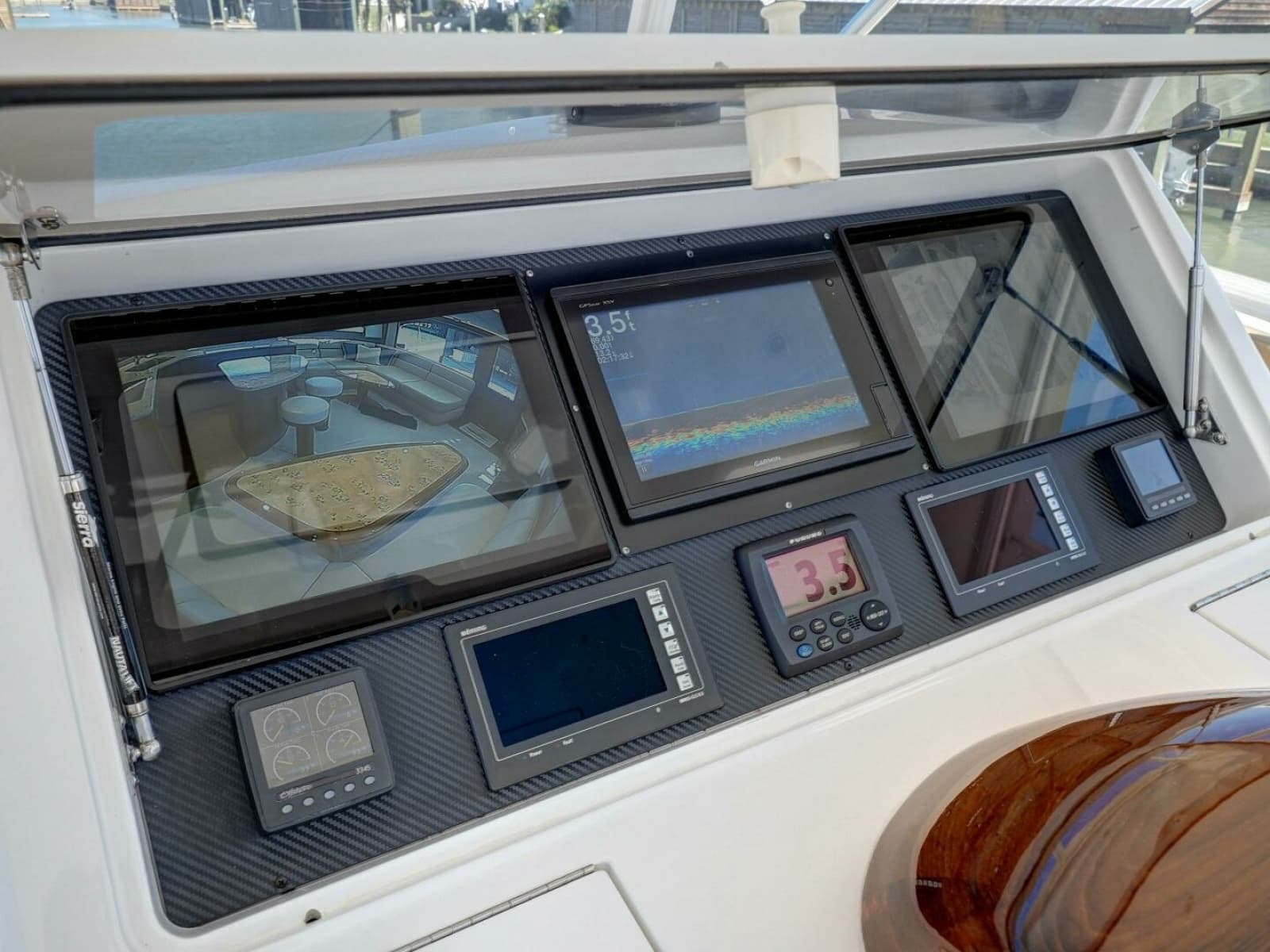 2017 Viking 52 Convertible - Photo 31