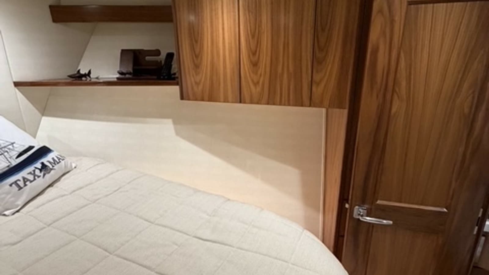 2022 Viking 68 Convertible - Photo 22