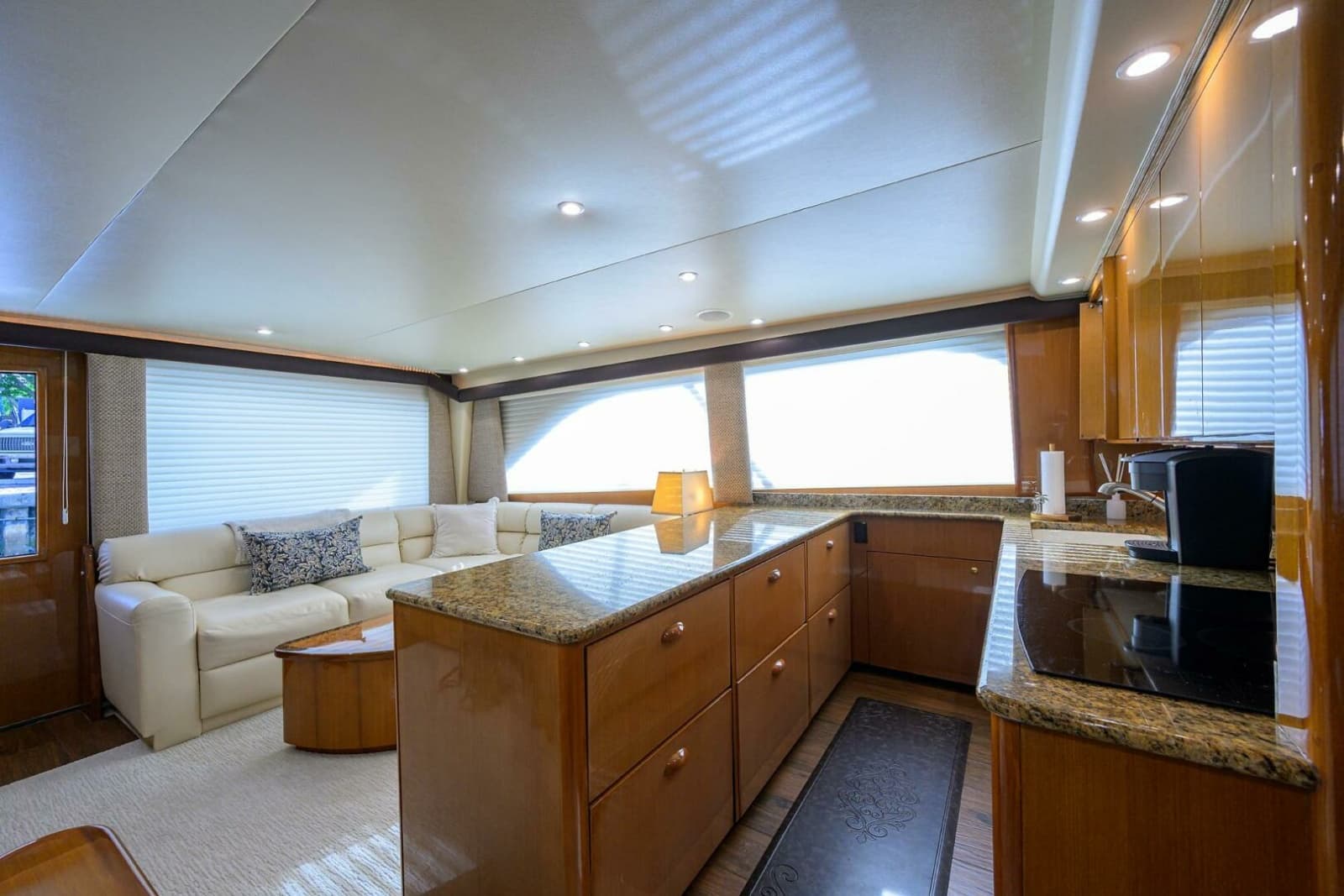 2004 Viking 56 Convertible - Photo 43