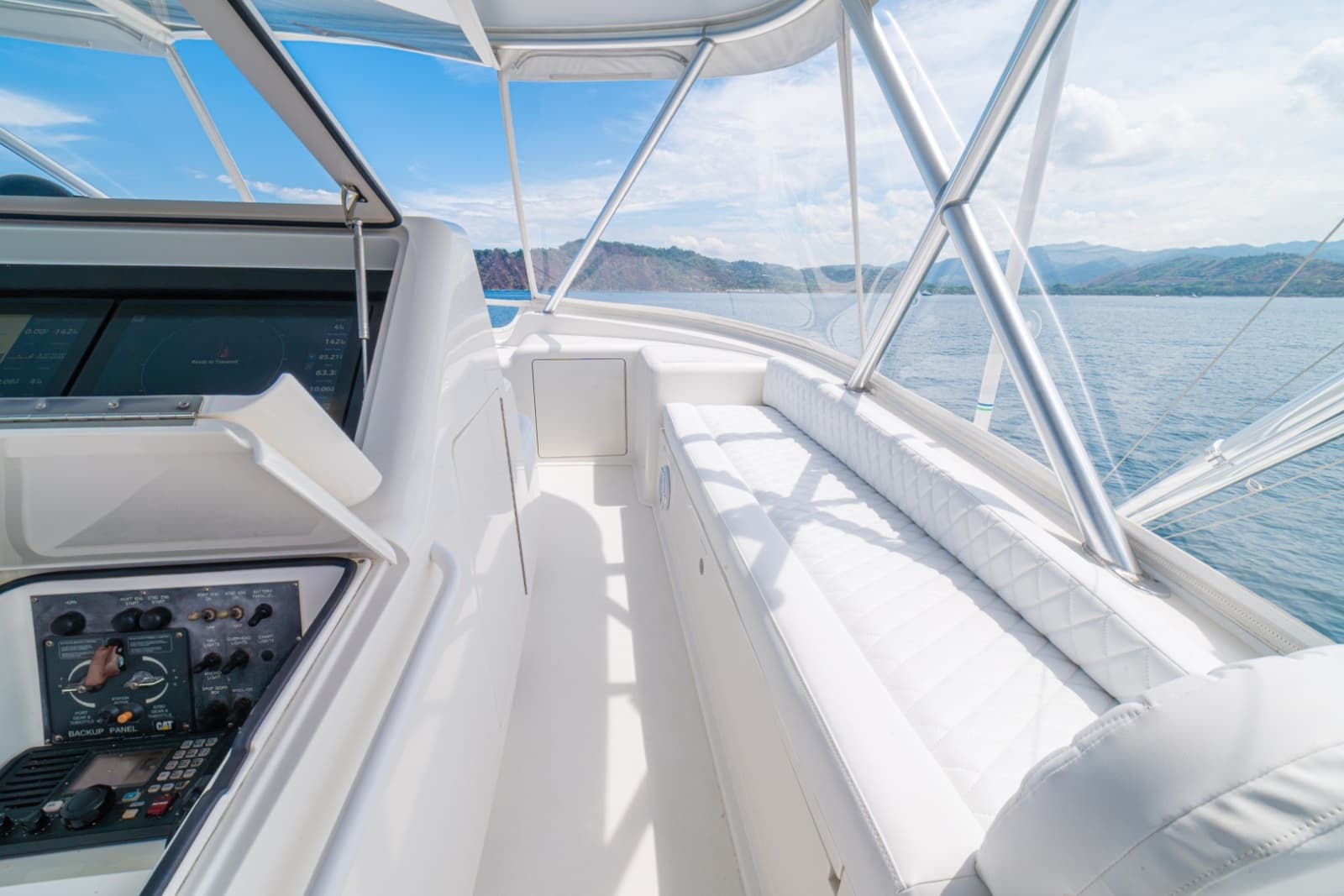 2012 Viking 60 Convertible - Photo 17