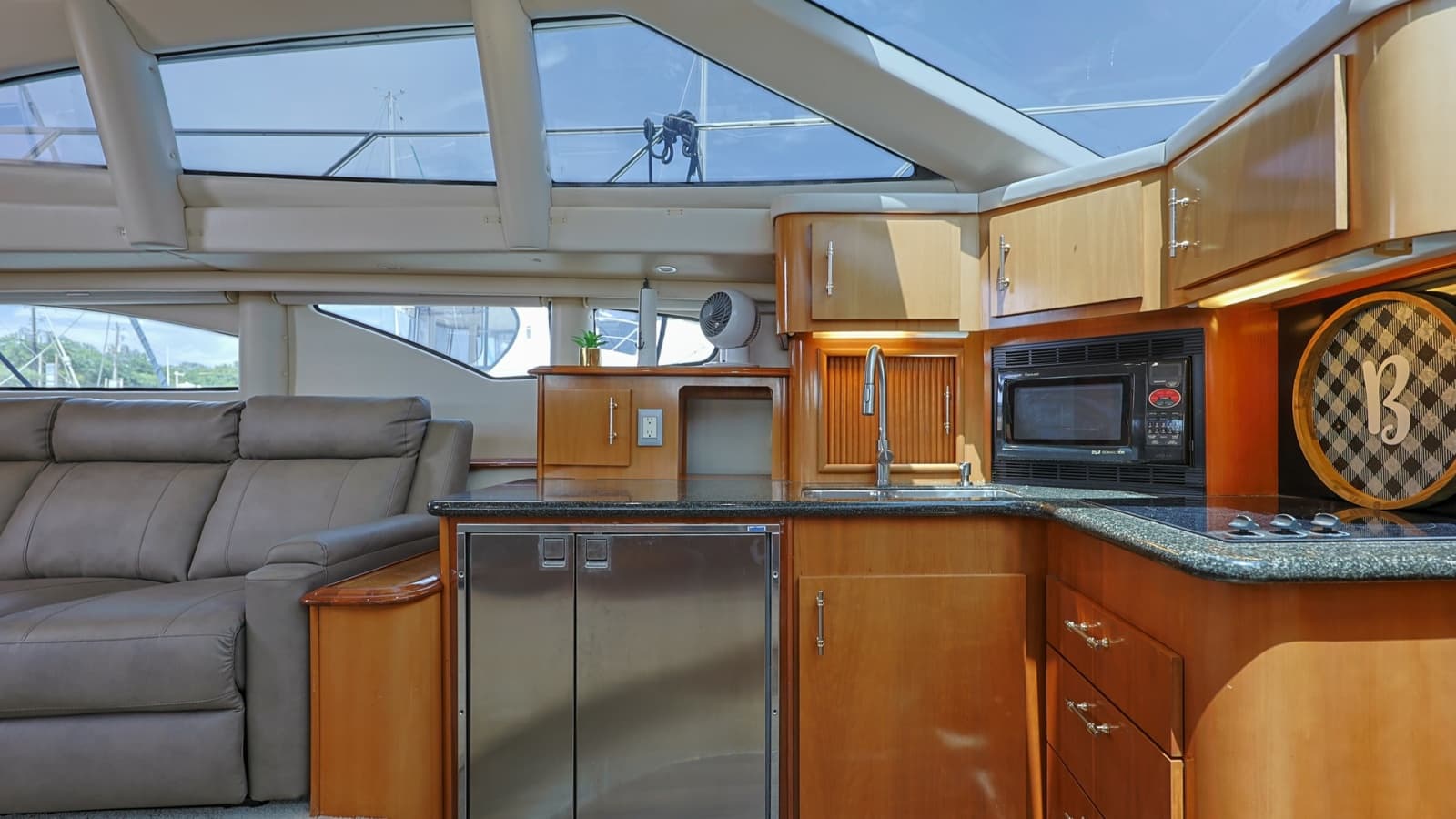2006 Carver 396 Motor Yacht - Photo 18